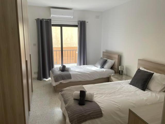 Spacious 3 Bedroom Apartment In The Heart Of St Julians Saint Julian's Luaran gambar