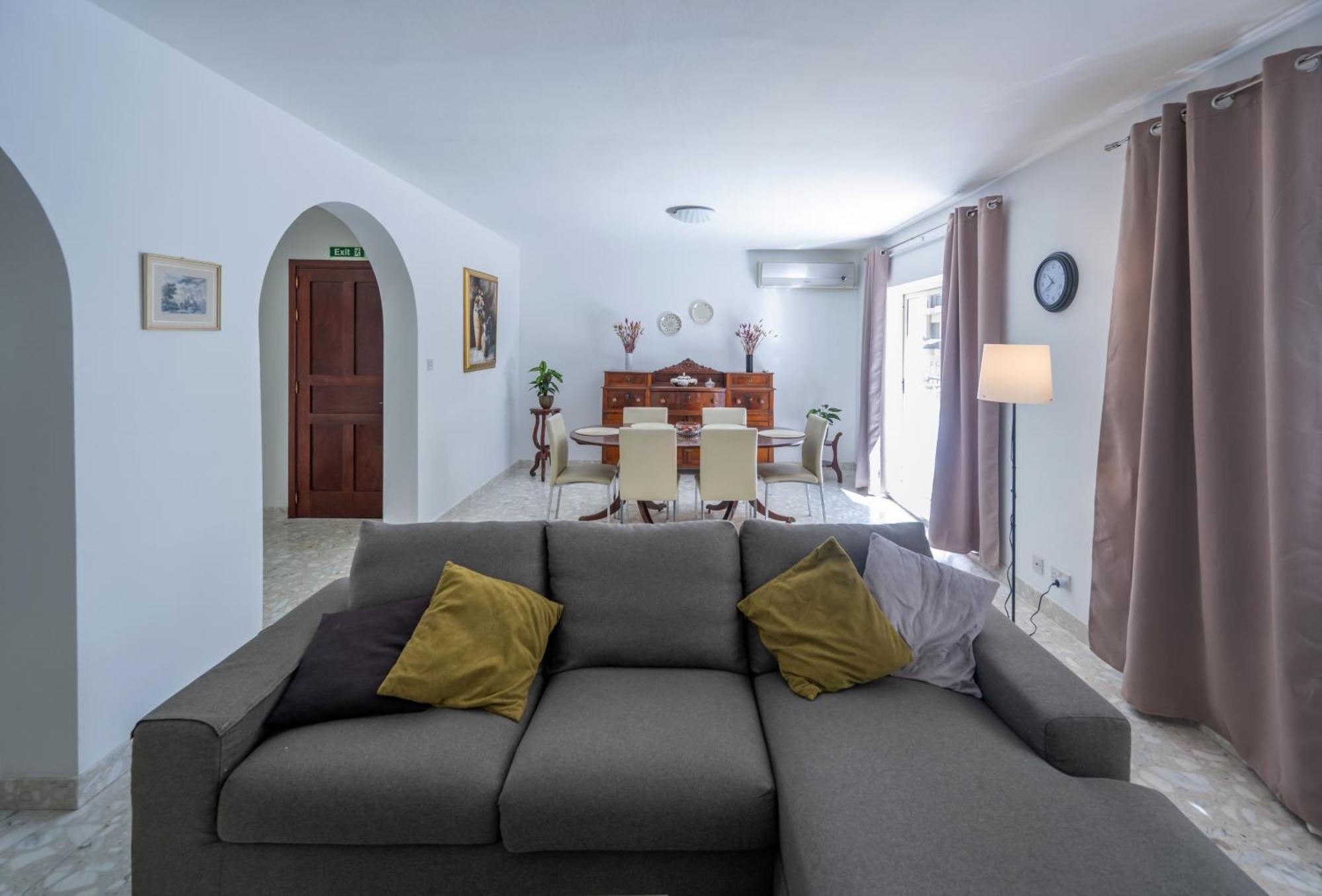 Spacious 3 Bedroom Apartment In The Heart Of St Julians Saint Julian's Luaran gambar