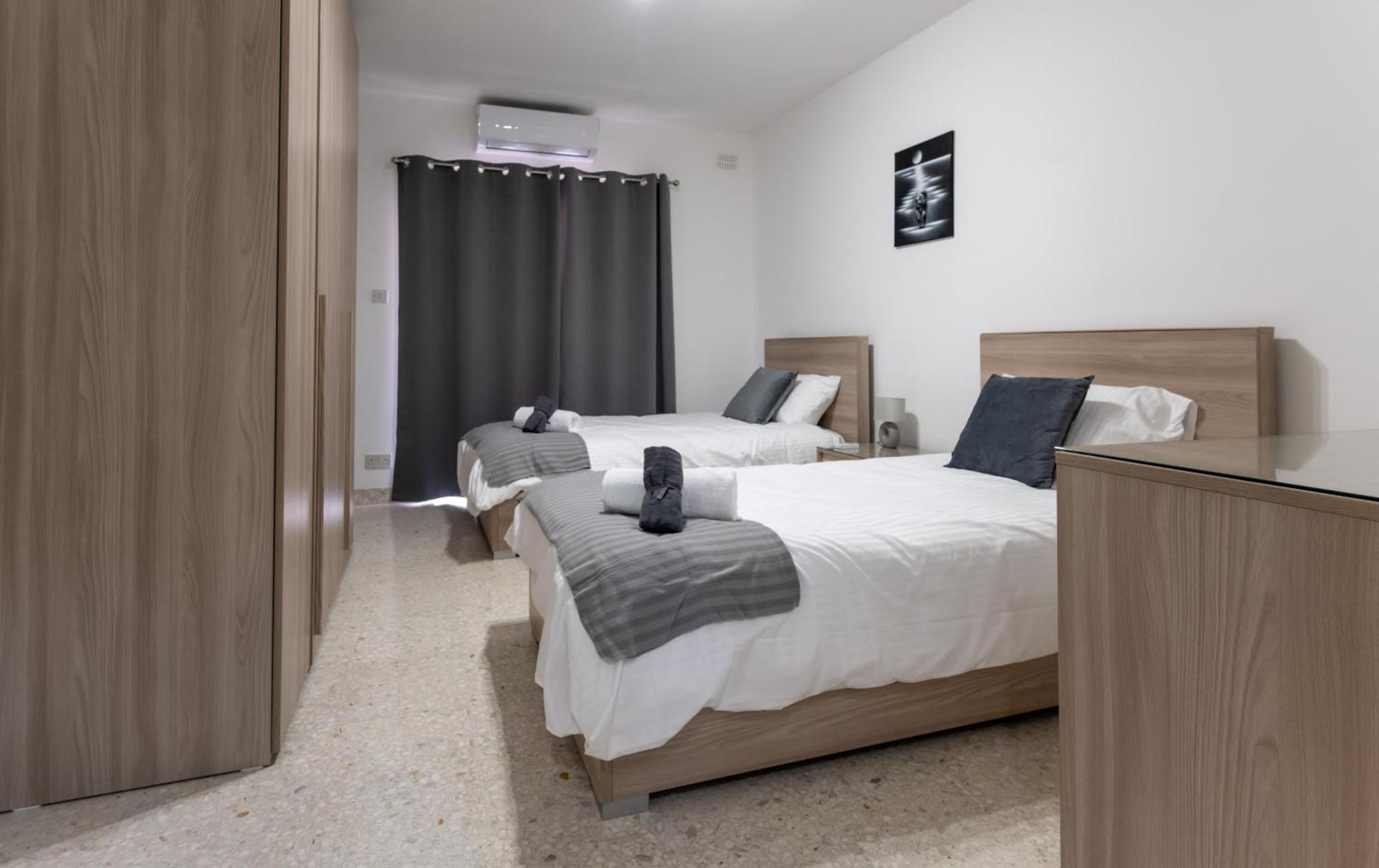 Spacious 3 Bedroom Apartment In The Heart Of St Julians Saint Julian's Luaran gambar
