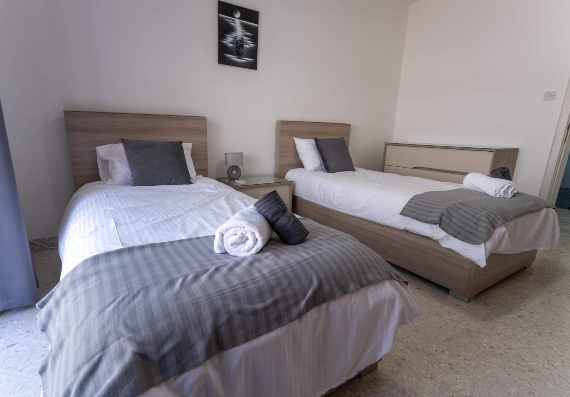 Spacious 3 Bedroom Apartment In The Heart Of St Julians Saint Julian's Luaran gambar