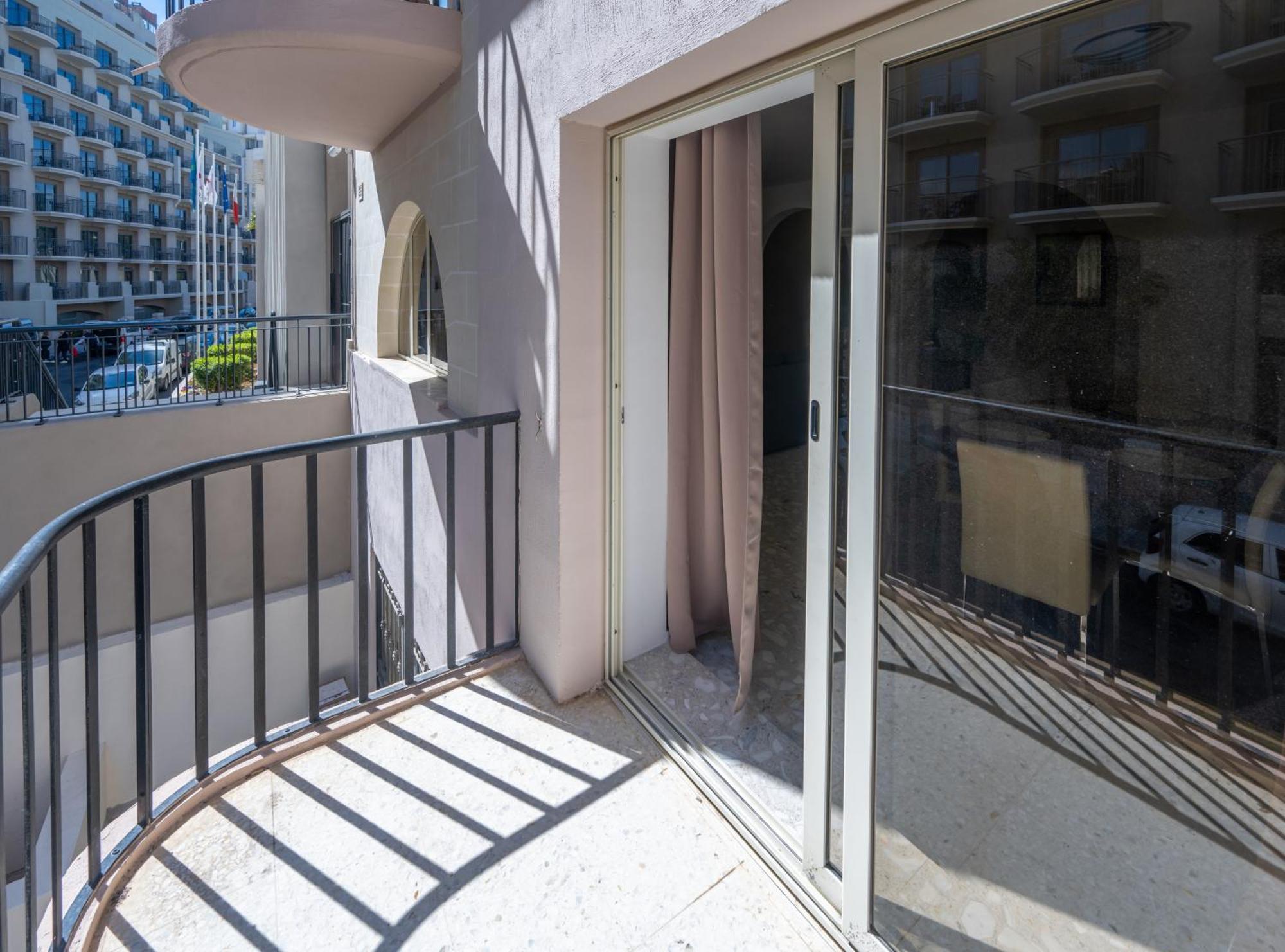 Spacious 3 Bedroom Apartment In The Heart Of St Julians Saint Julian's Luaran gambar