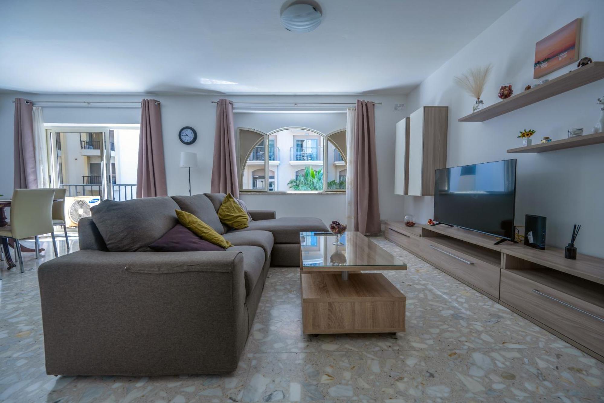 Spacious 3 Bedroom Apartment In The Heart Of St Julians Saint Julian's Luaran gambar
